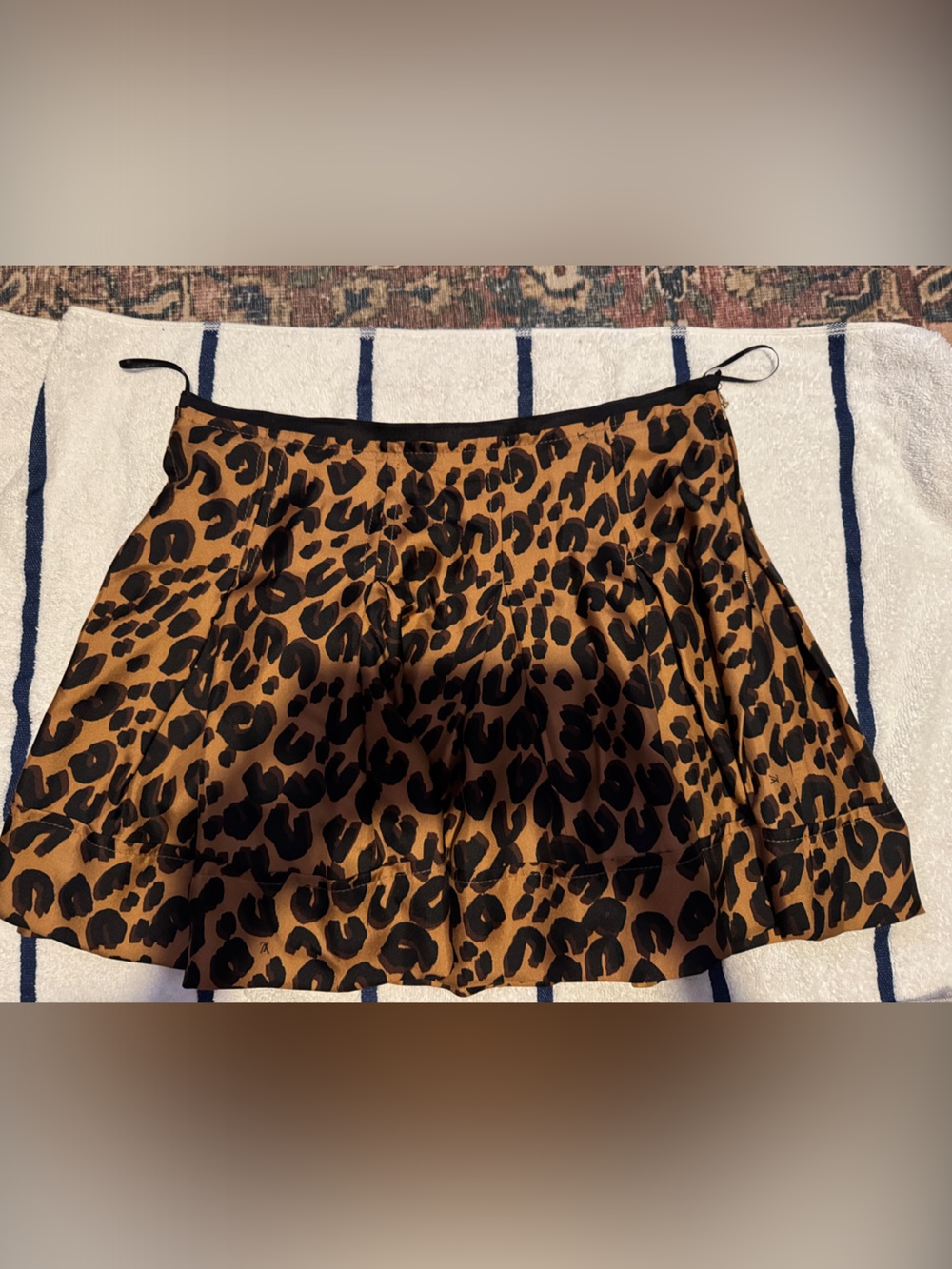 Louis Vuitton 100% Silk Leopard Print Mini Skirt Size 36